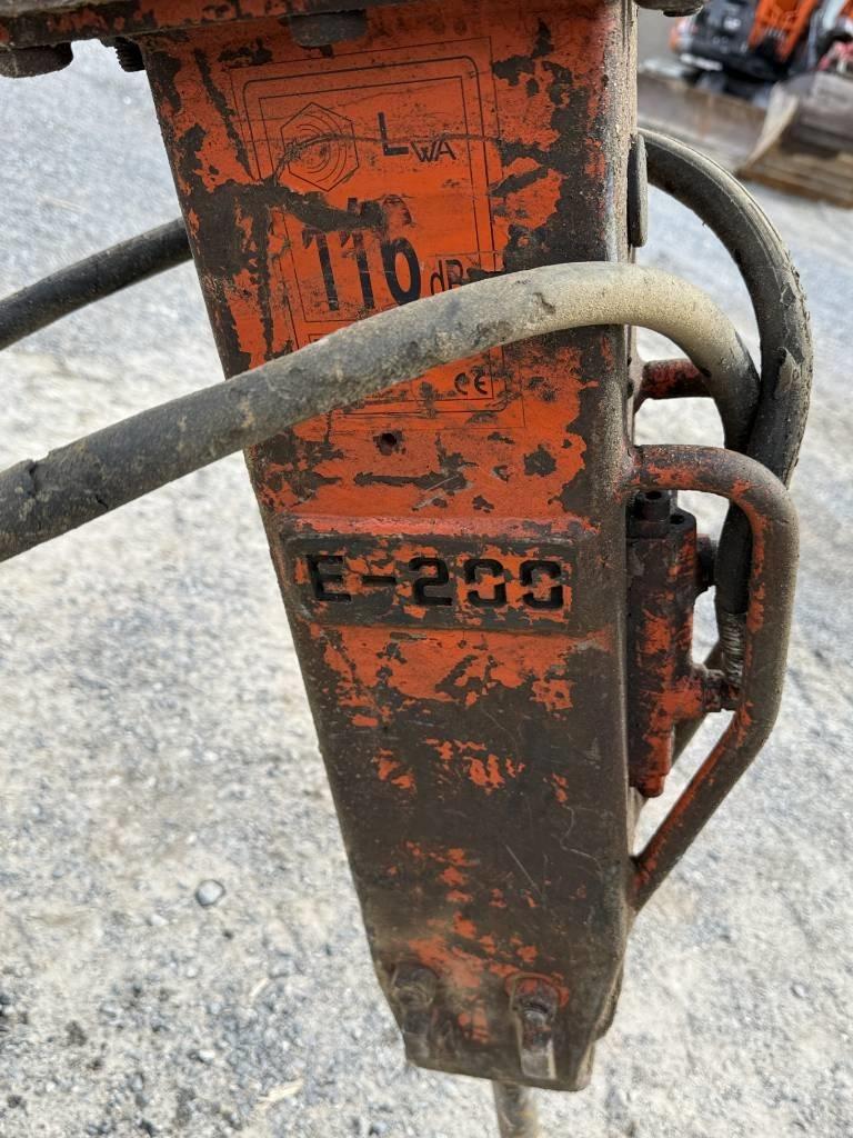 NPK E 200 ( S40 ) Hammers / Breakers