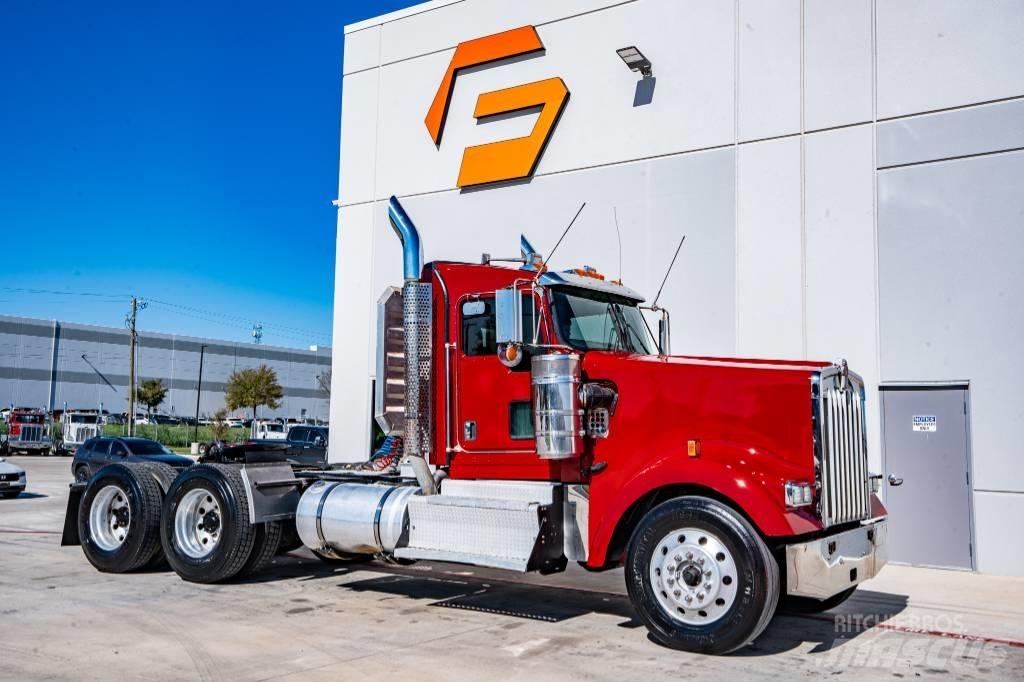 Kenworth W 900 Prime Movers