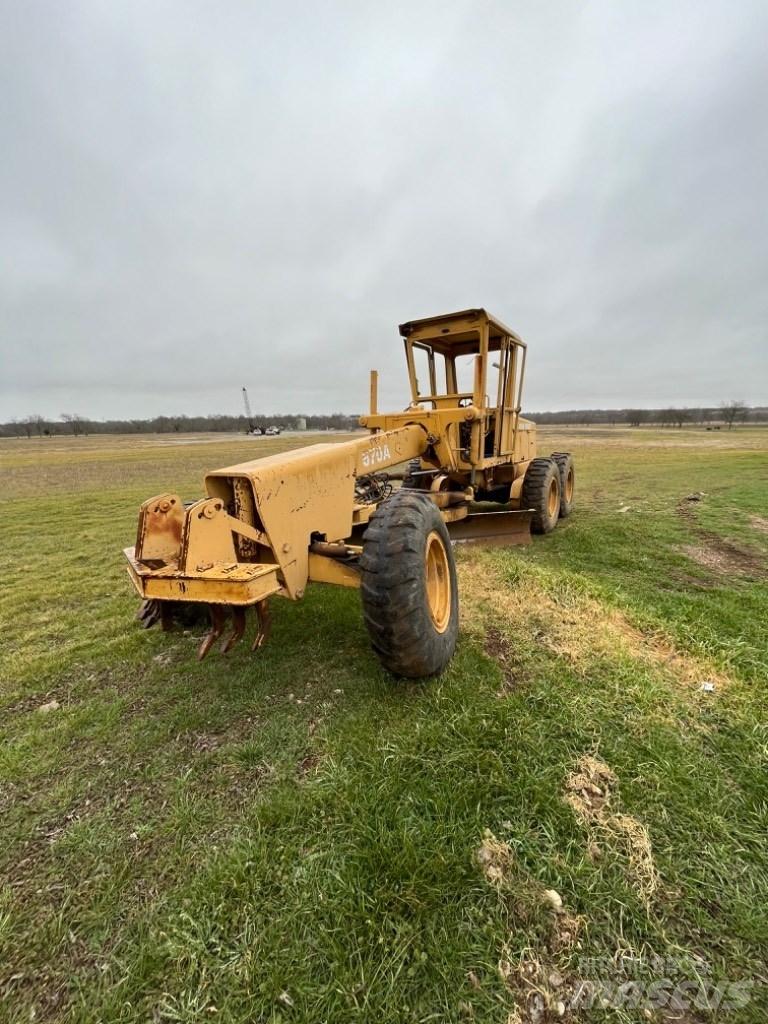 DEERE 570A Graders