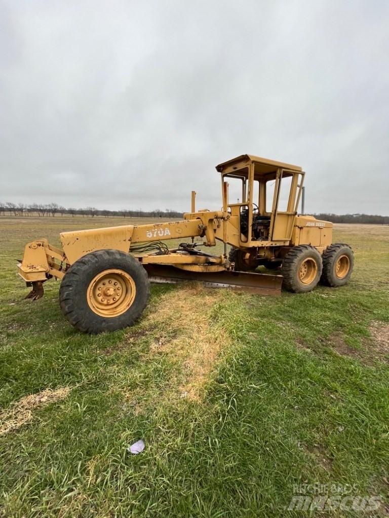 DEERE 570A Graders