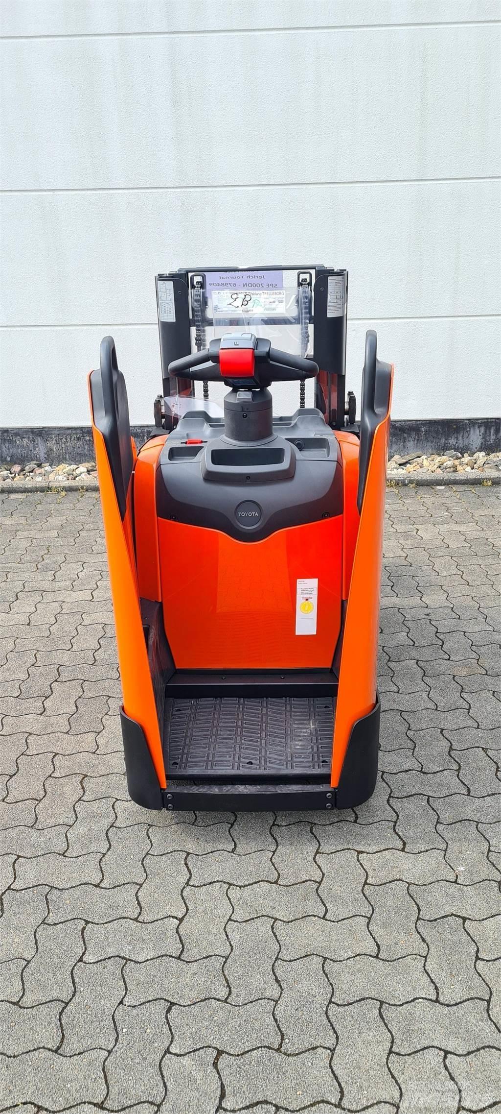 Toyota BT SPE200D Pedestrian stacker