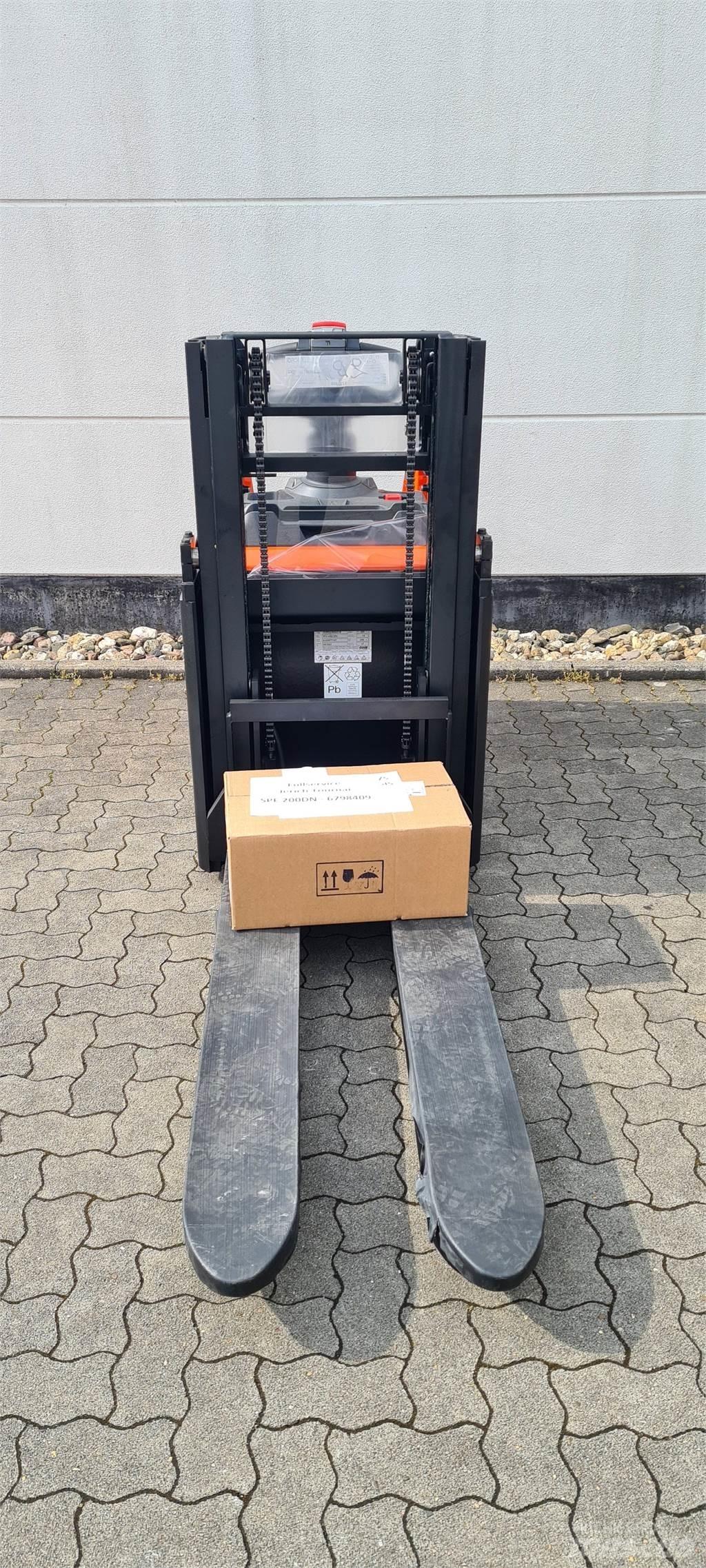 Toyota BT SPE200D Pedestrian stacker