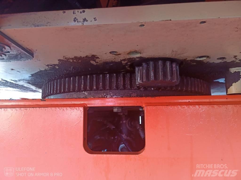 JLG 800 AJ Articulated boom lifts