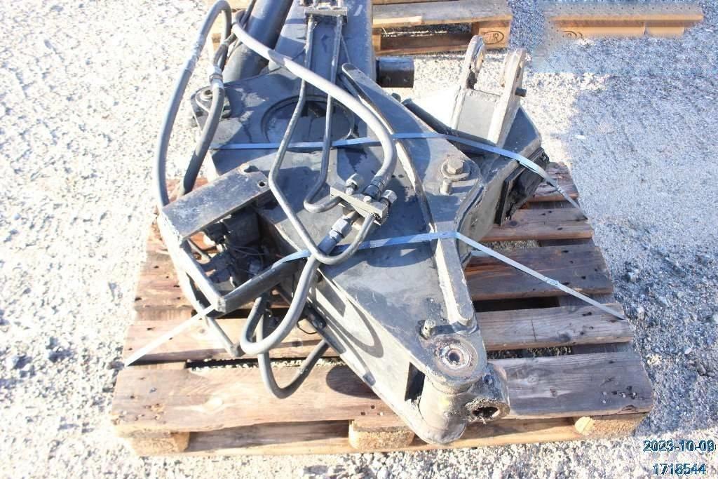 Huddig 960 Chassis and suspension