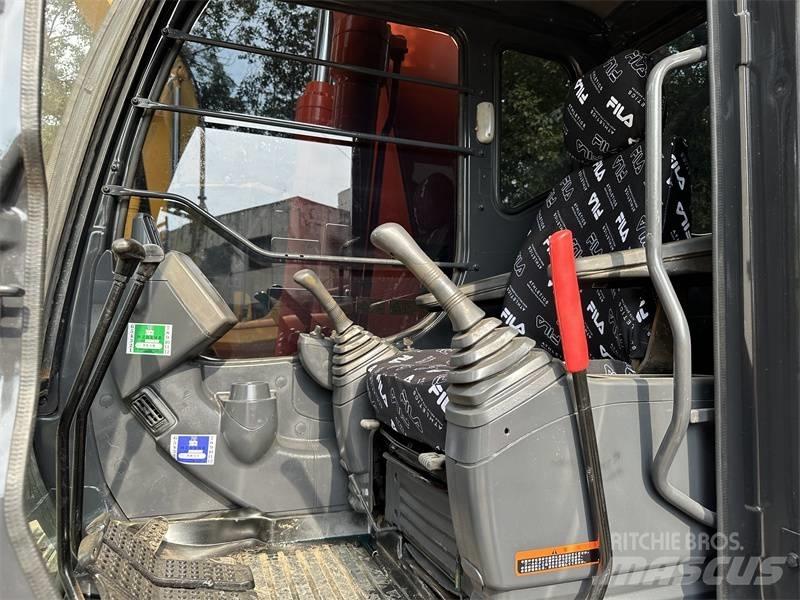 Hitachi 200 Wheeled excavators