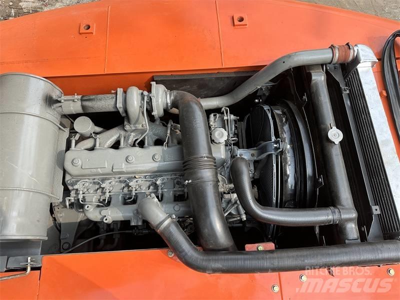 Hitachi 200 Wheeled excavators