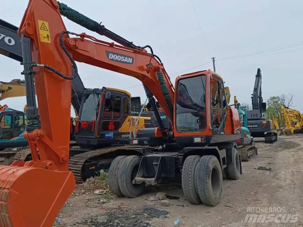 Doosan 150 W Wheeled excavators