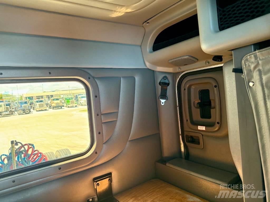 Peterbilt 389 Prime Movers