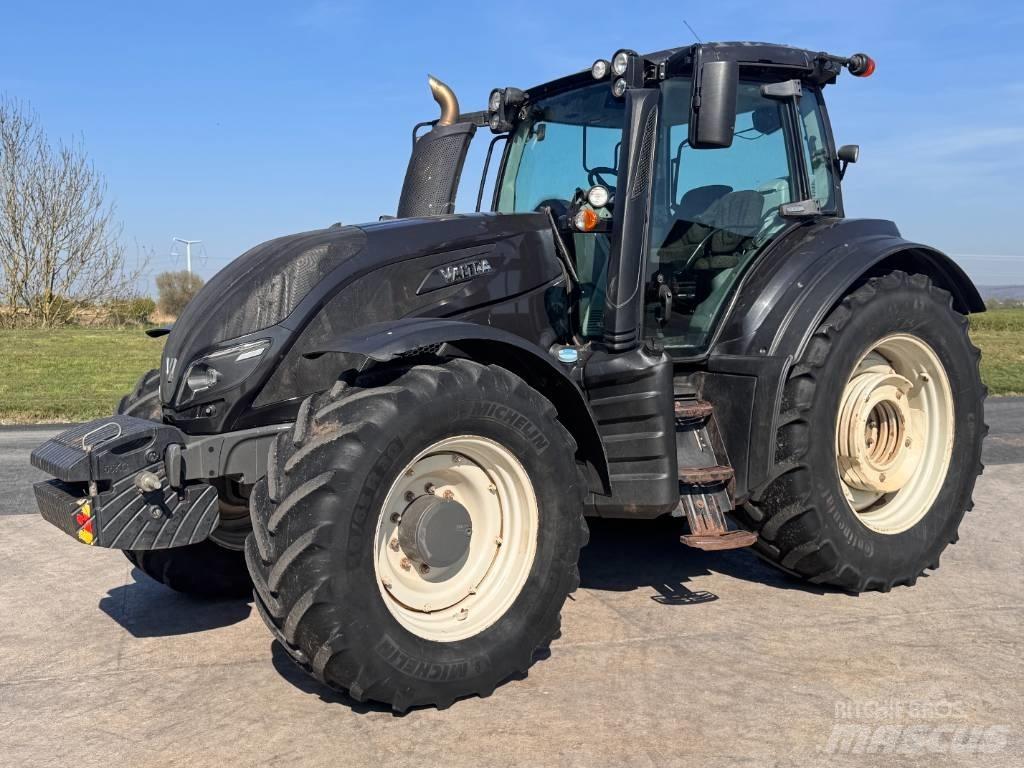 Valtra T 174 Tractors