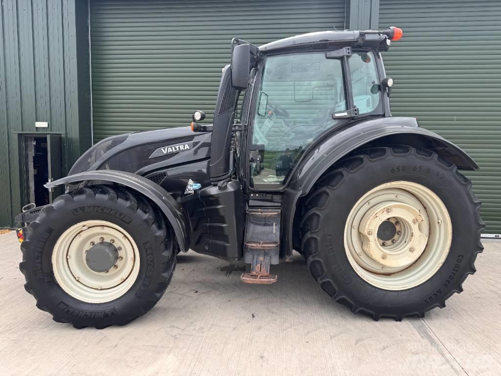 Valtra T 174 Tractors
