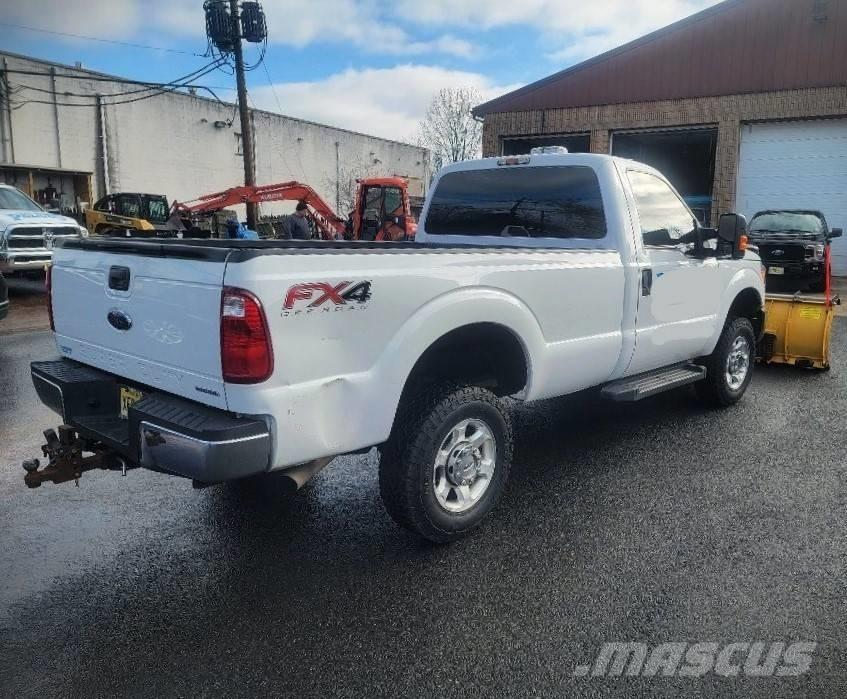 Ford F 250 FX4 Snow blades and plows