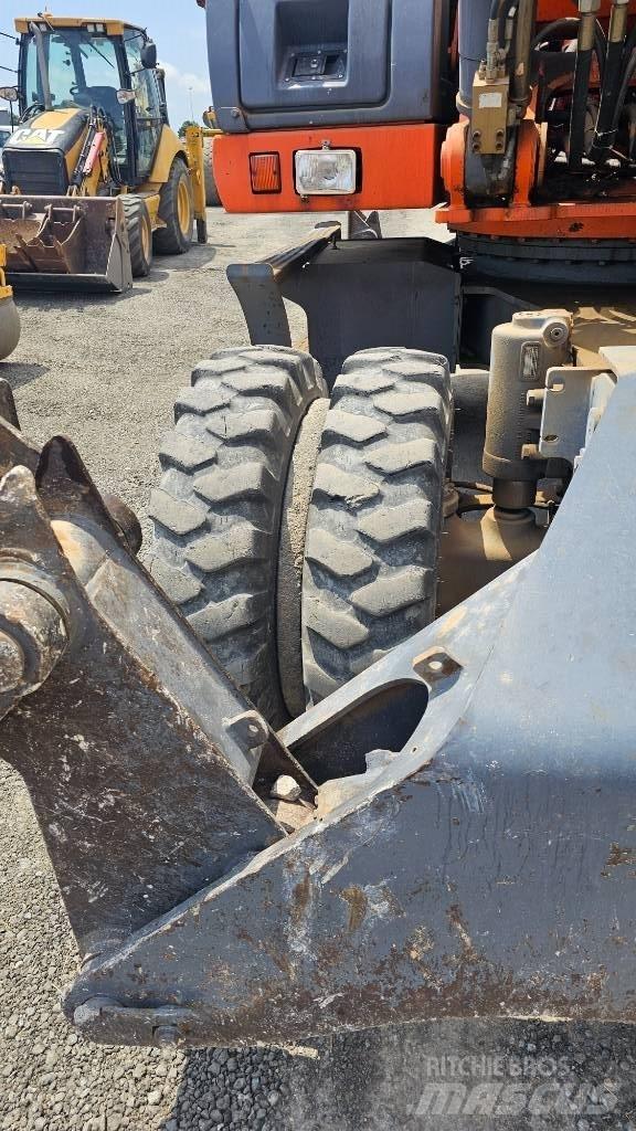 Fiat-Kobelco E215W Wheeled excavators