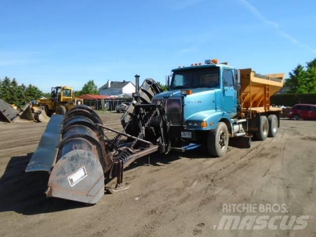 Western Star 5800 Snow blades and plows