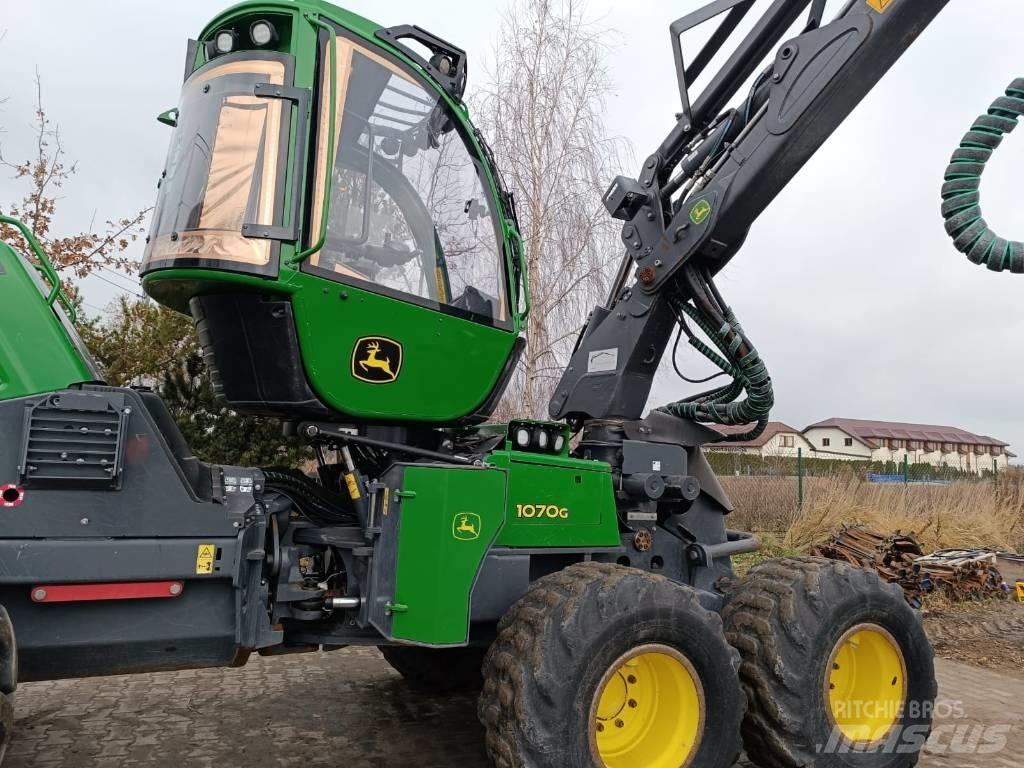 John Deere 1070G Harvesters