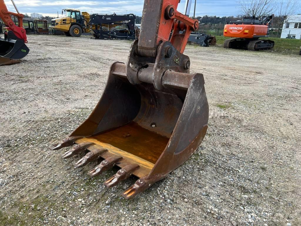 Hitachi ZX210LC Crawler excavators