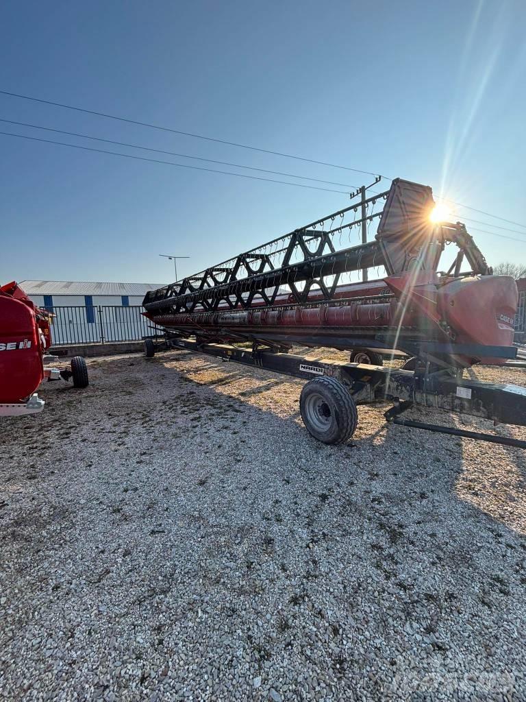 Case IH 3050 HD Combine harvester heads