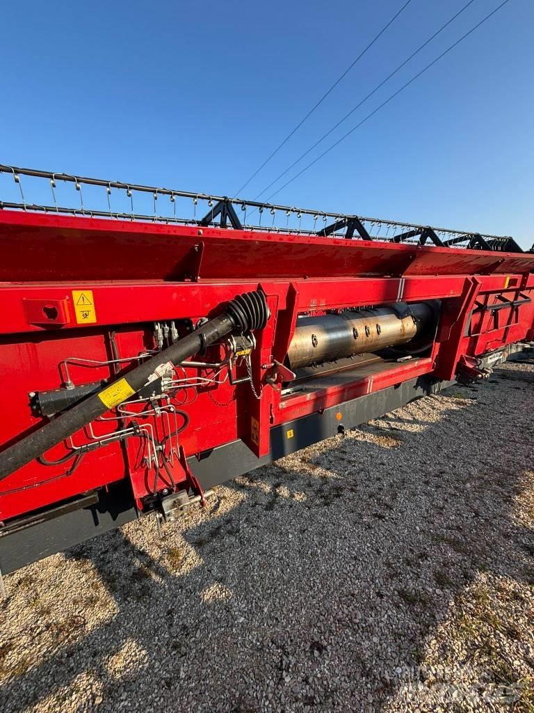 Case IH 3050 HD Combine harvester heads