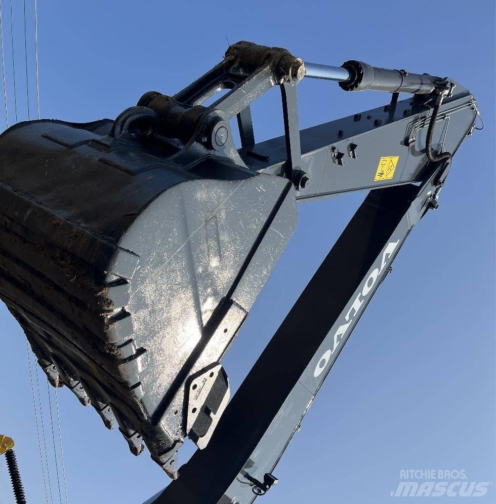 Volvo EC 220 Crawler excavators