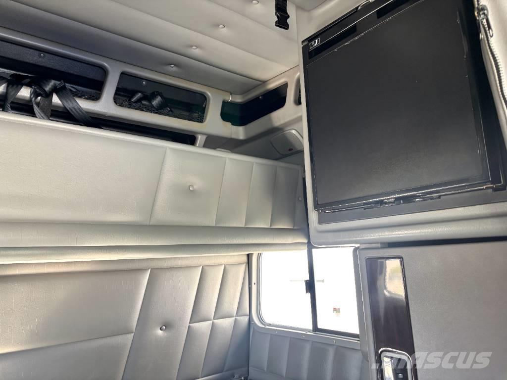 Peterbilt 389 Prime Movers