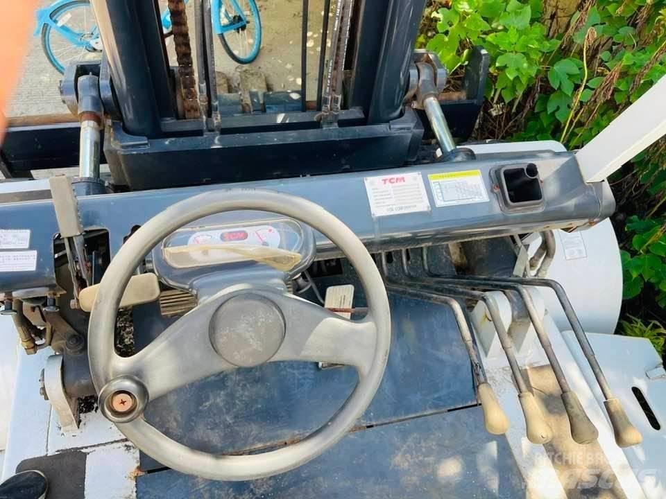 TCM FD100Z8 Diesel trucks