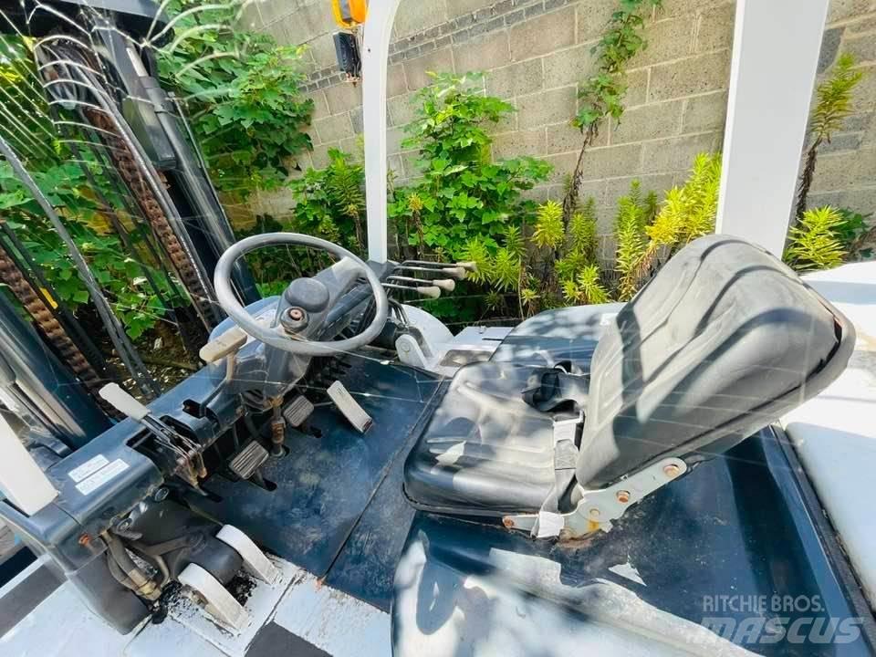 TCM FD100Z8 Diesel trucks