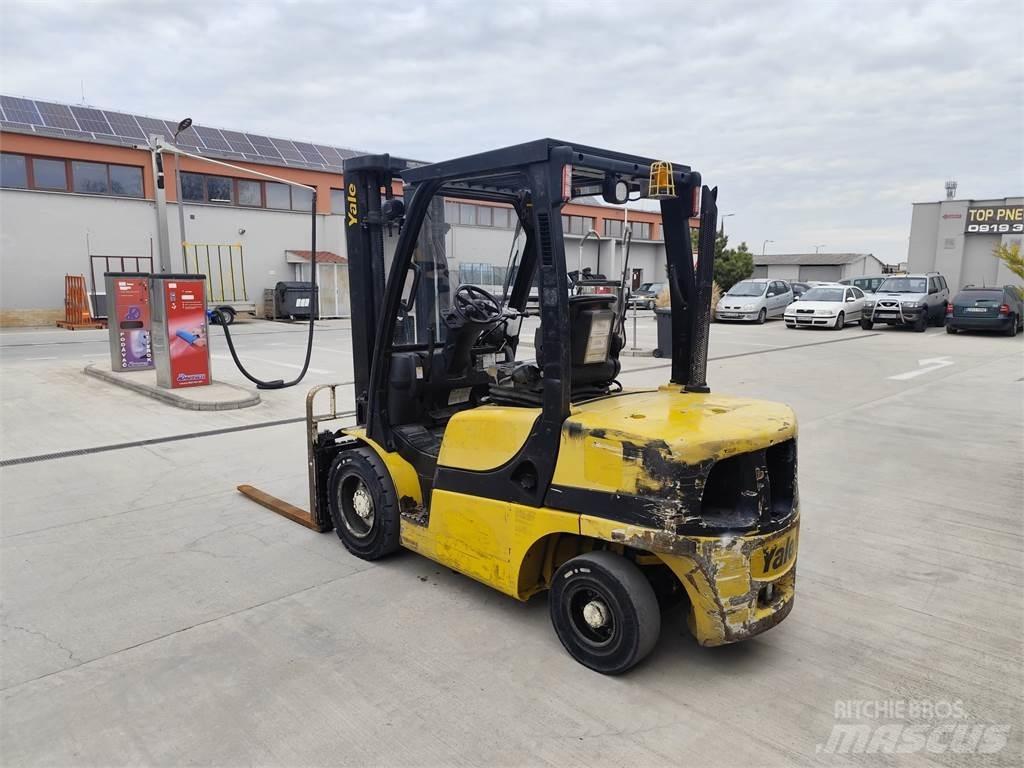 Yale GDP35VX Diesel trucks