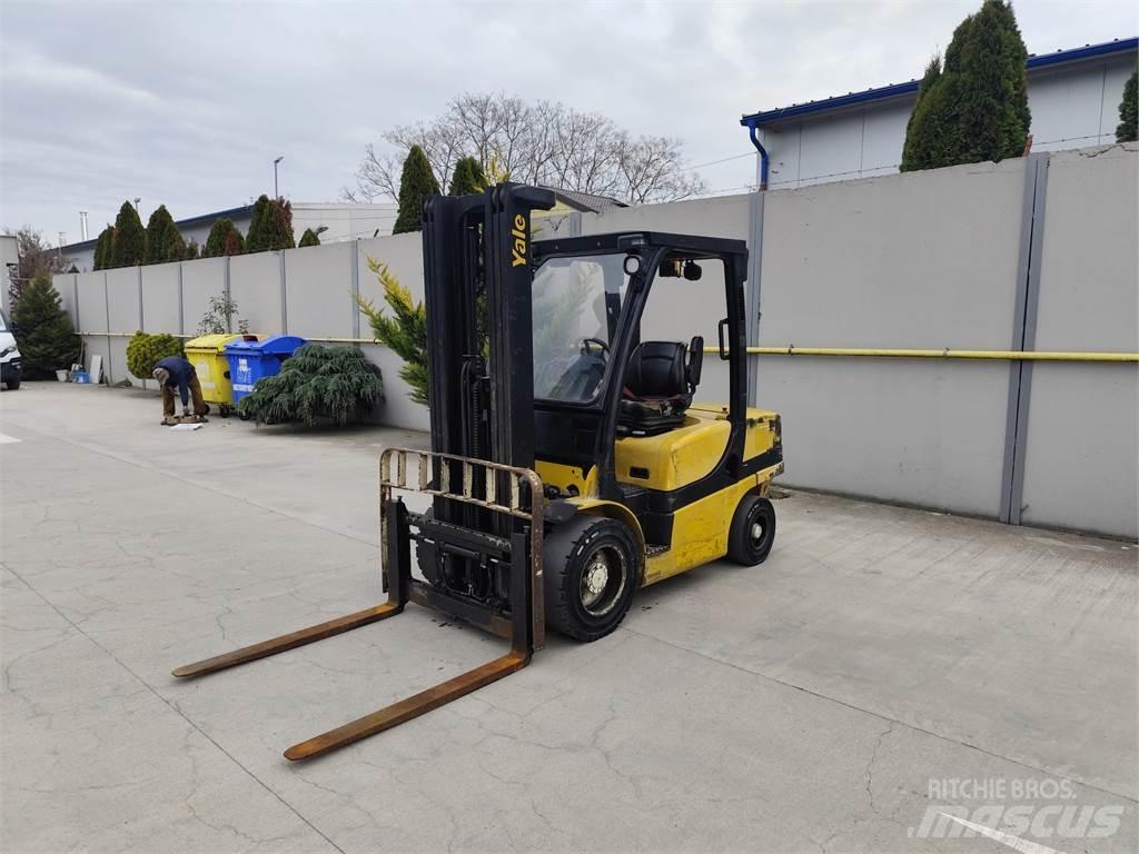 Yale GDP35VX Diesel trucks