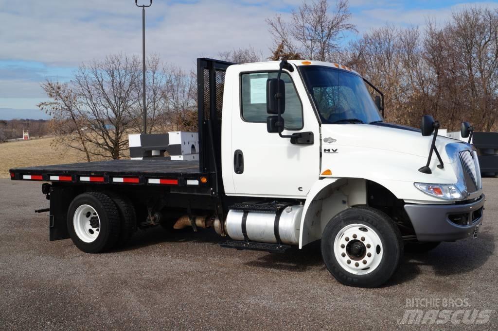 International MV 607 Flatbed / Dropside trucks
