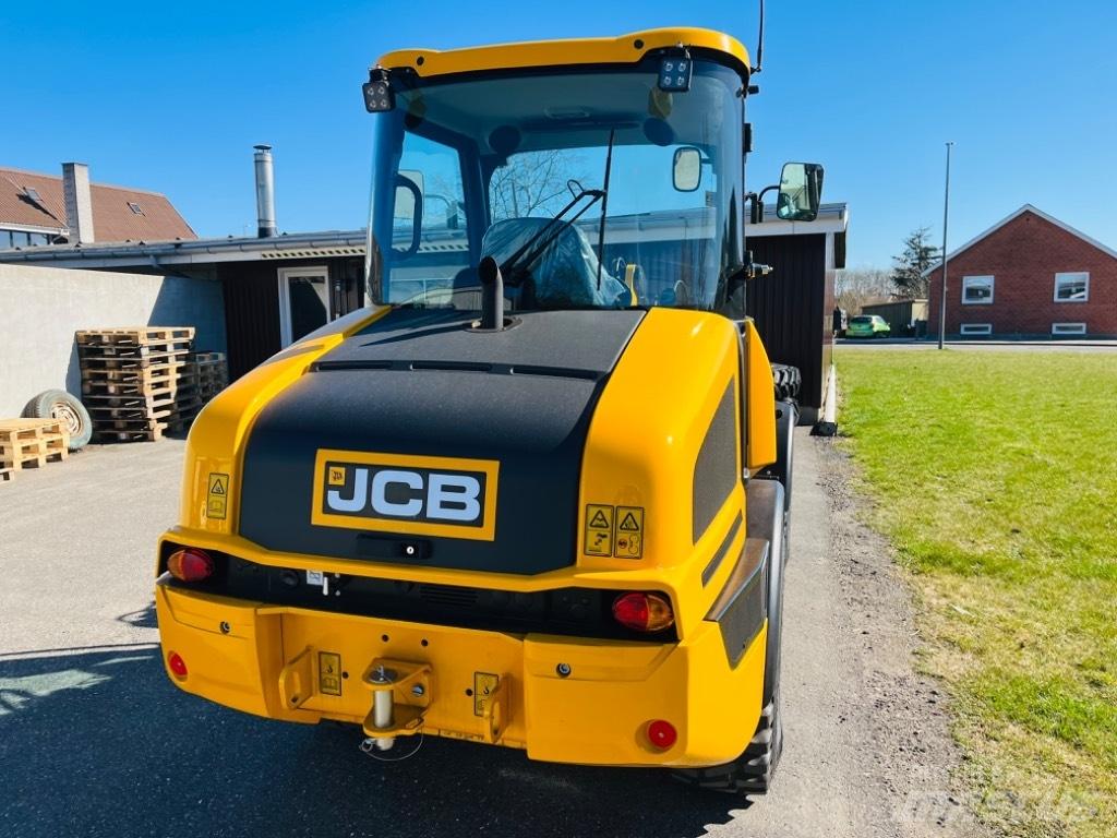 JCB 407 Multi-purpose loaders