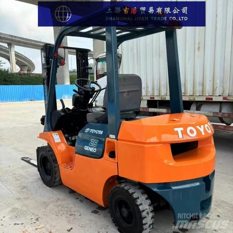 Toyota FD 25 Diesel trucks