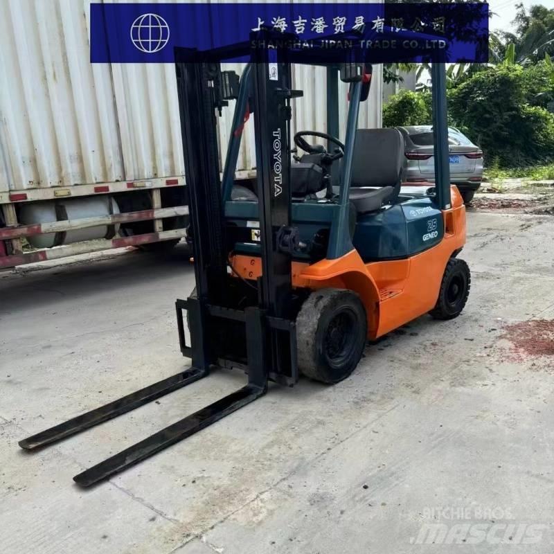 Toyota FD 25 Diesel trucks