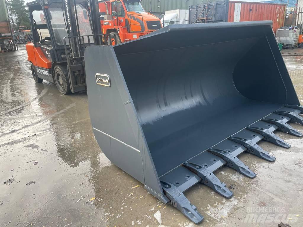 Doosan DL 420-3 Buckets