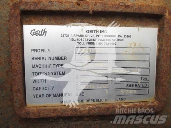 Geith 555E Buckets