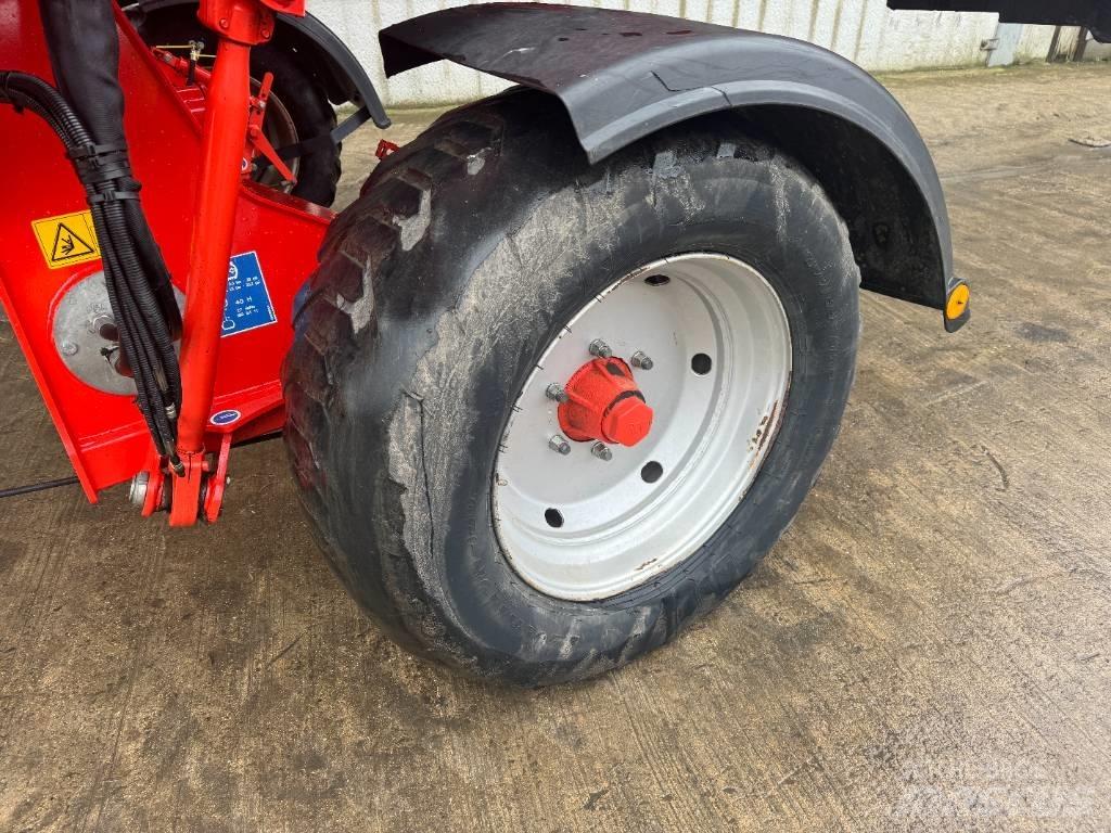 Kuhn Merge Maxx 950 Windrowers