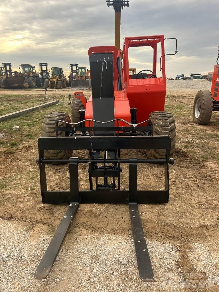 SkyTrak 5028 Telescopic handlers