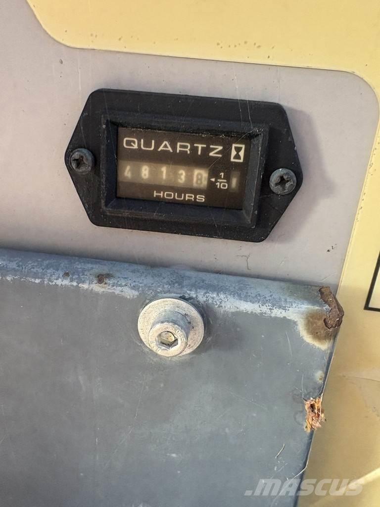 Aichi Sp12c Telescopic boom lifts