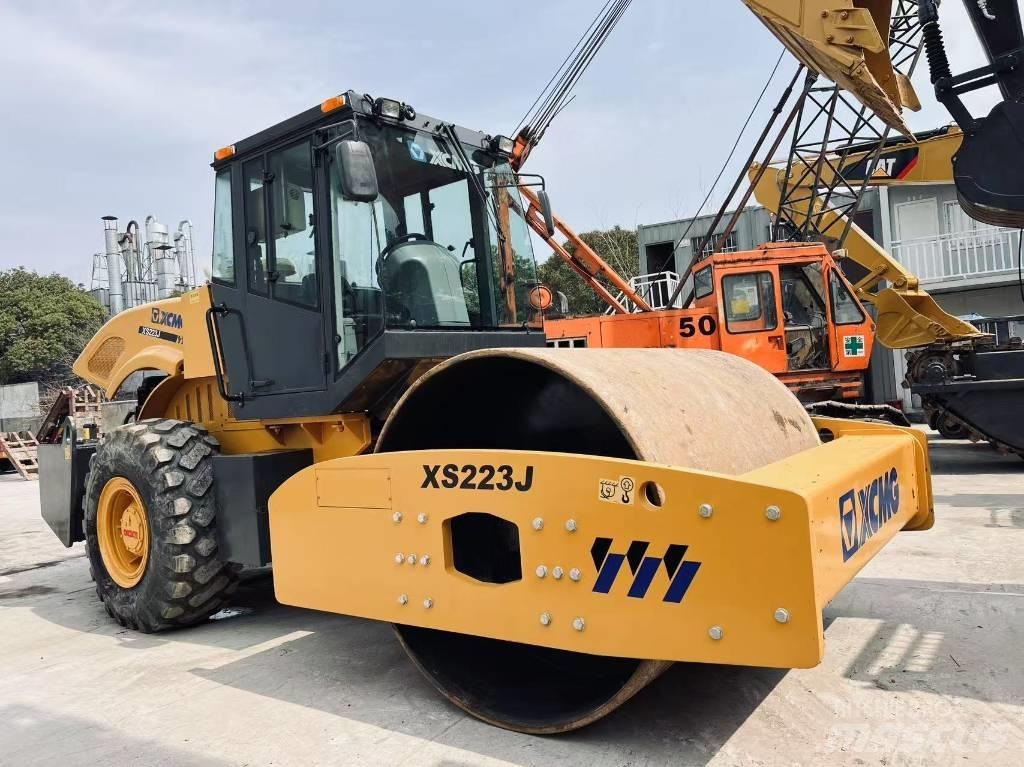 XCMG XS 223 J Single drum rollers