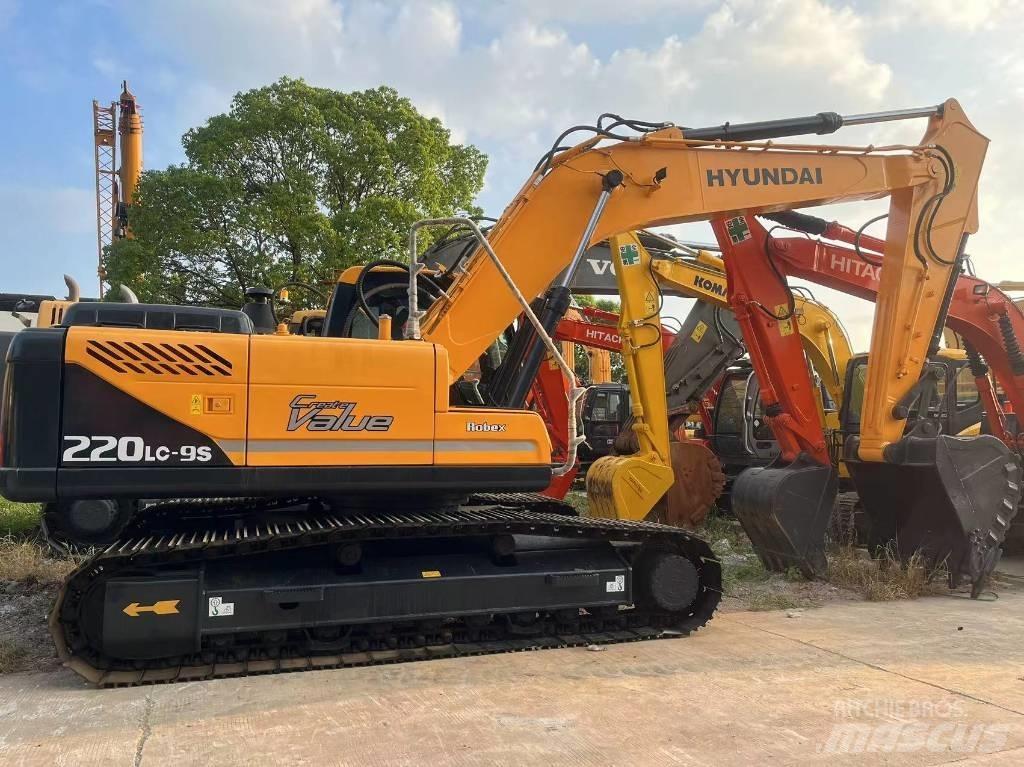 Hyundai R220LC-9S Wheeled excavators