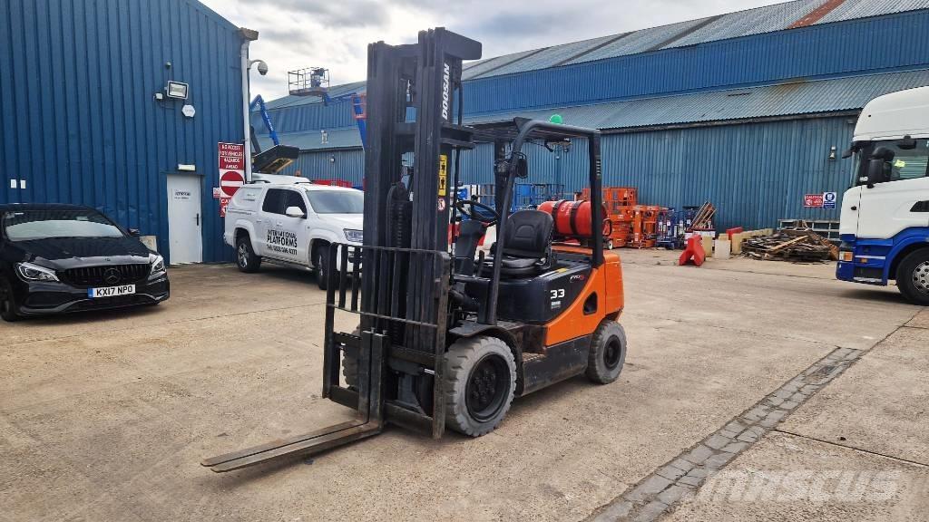 Doosan G 33 P-5 LPG trucks