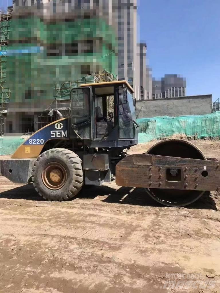 SEM 8220 road roller Single drum rollers