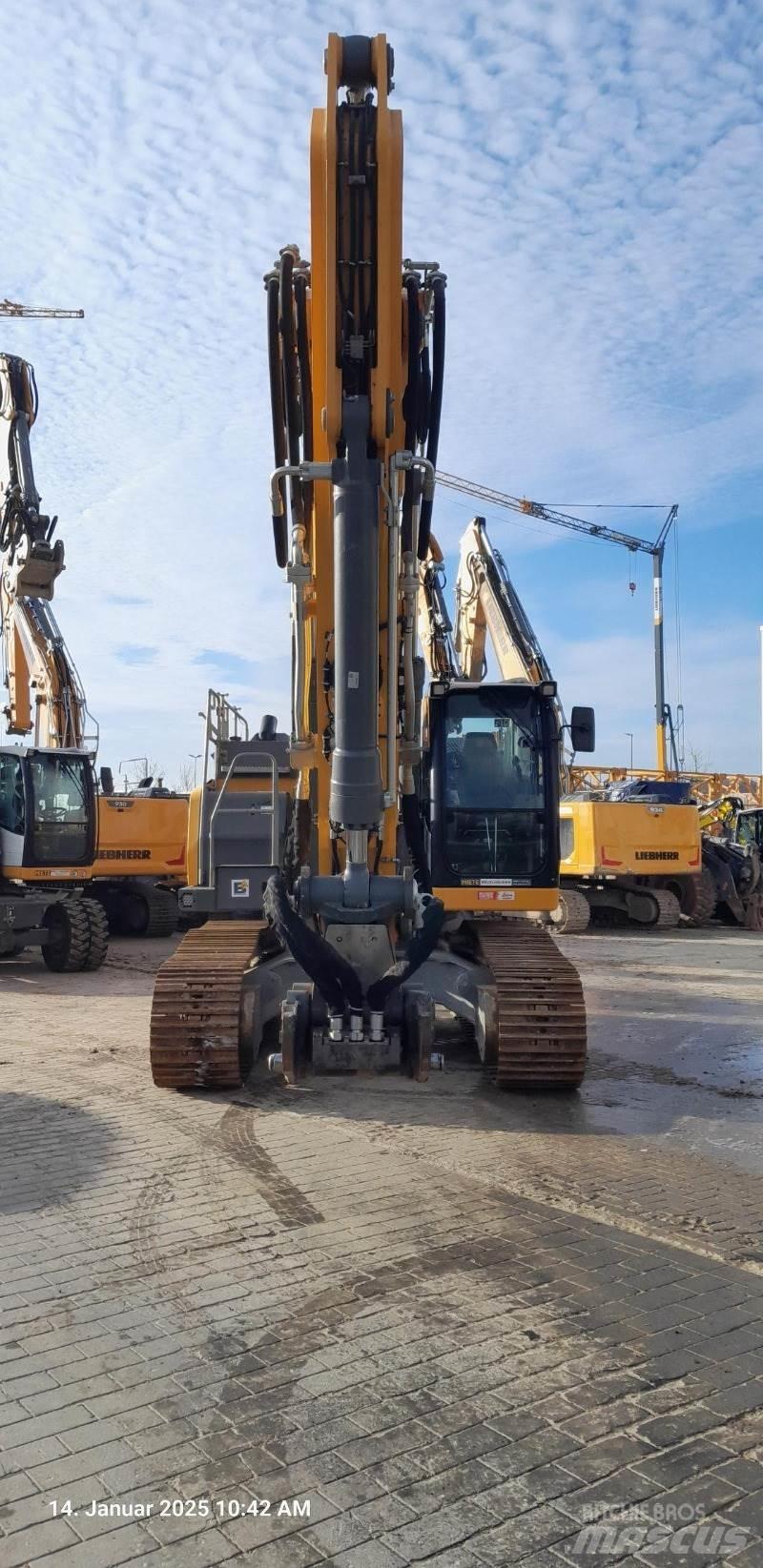 Liebherr R934 Crawler excavators