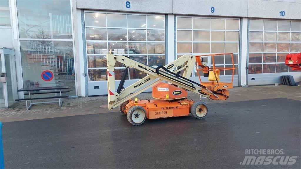 UpRight AB38 Articulated boom lifts