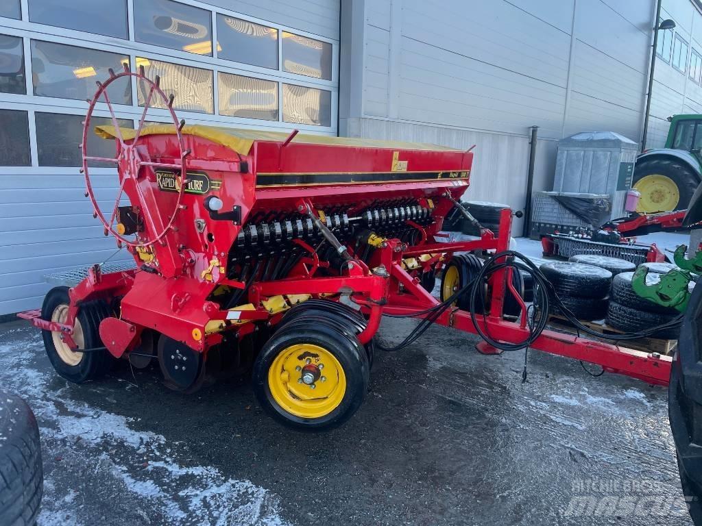 Väderstad Rapid Turf Dressing equipment