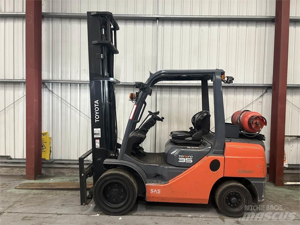 Toyota 02-8FGJF35 LPG trucks