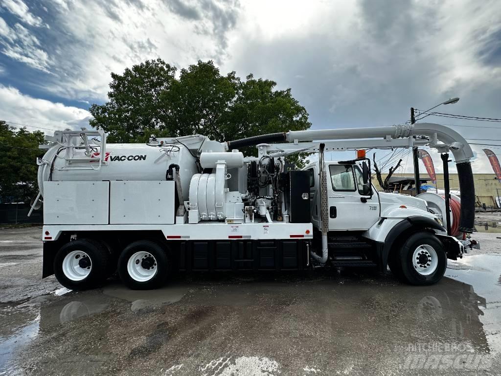 International 7400 Commercial vehicle