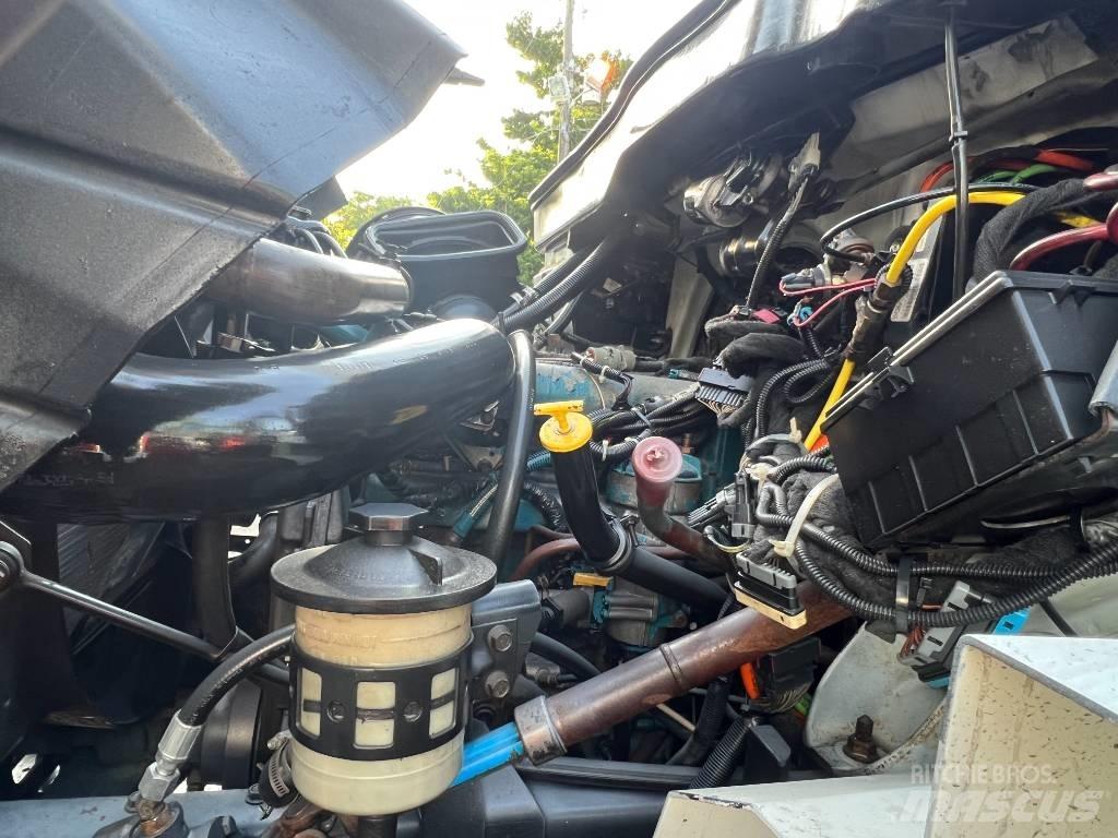 International 7400 Commercial vehicle