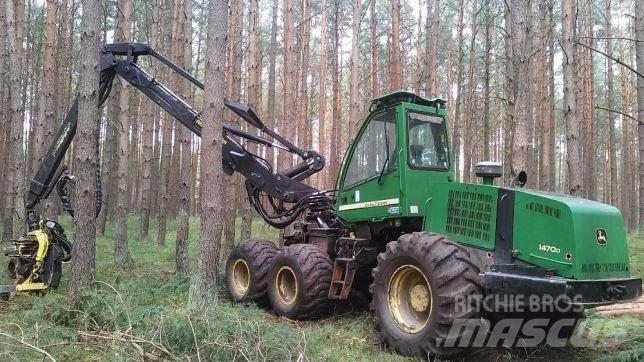 John Deere 1470D Harvesters