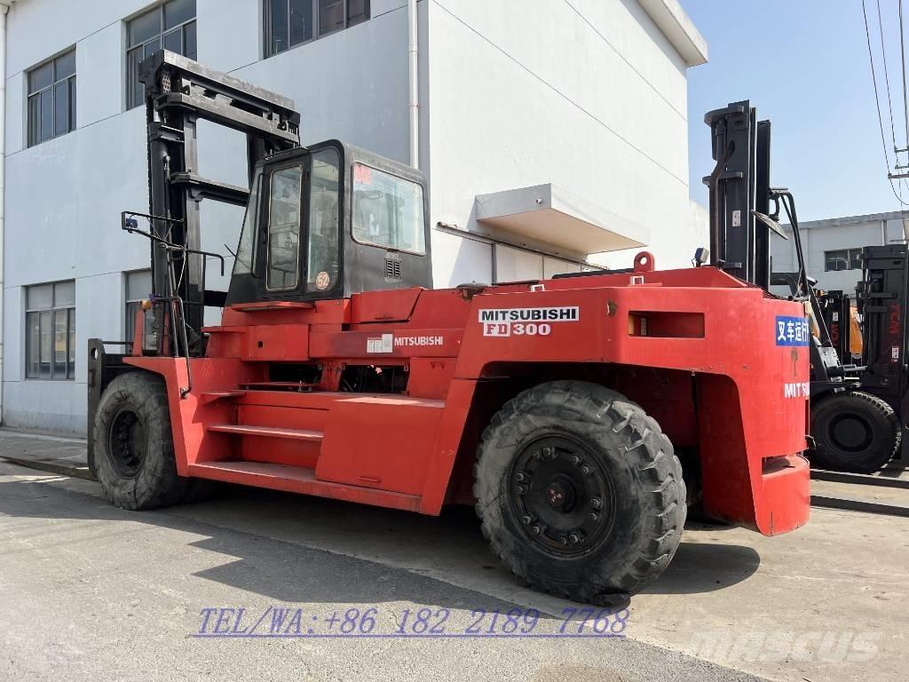 Mitsubishi FD300 Telescopic handlers