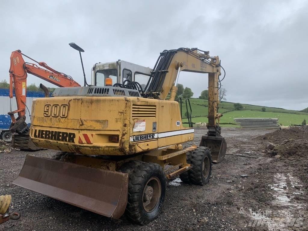 Liebherr 900 Wheeled excavators