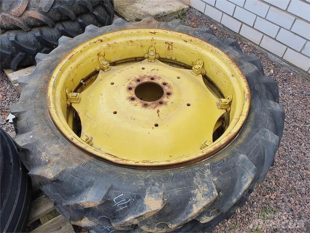 Galaxy 9.5-36 x2 Tyres, wheels and rims